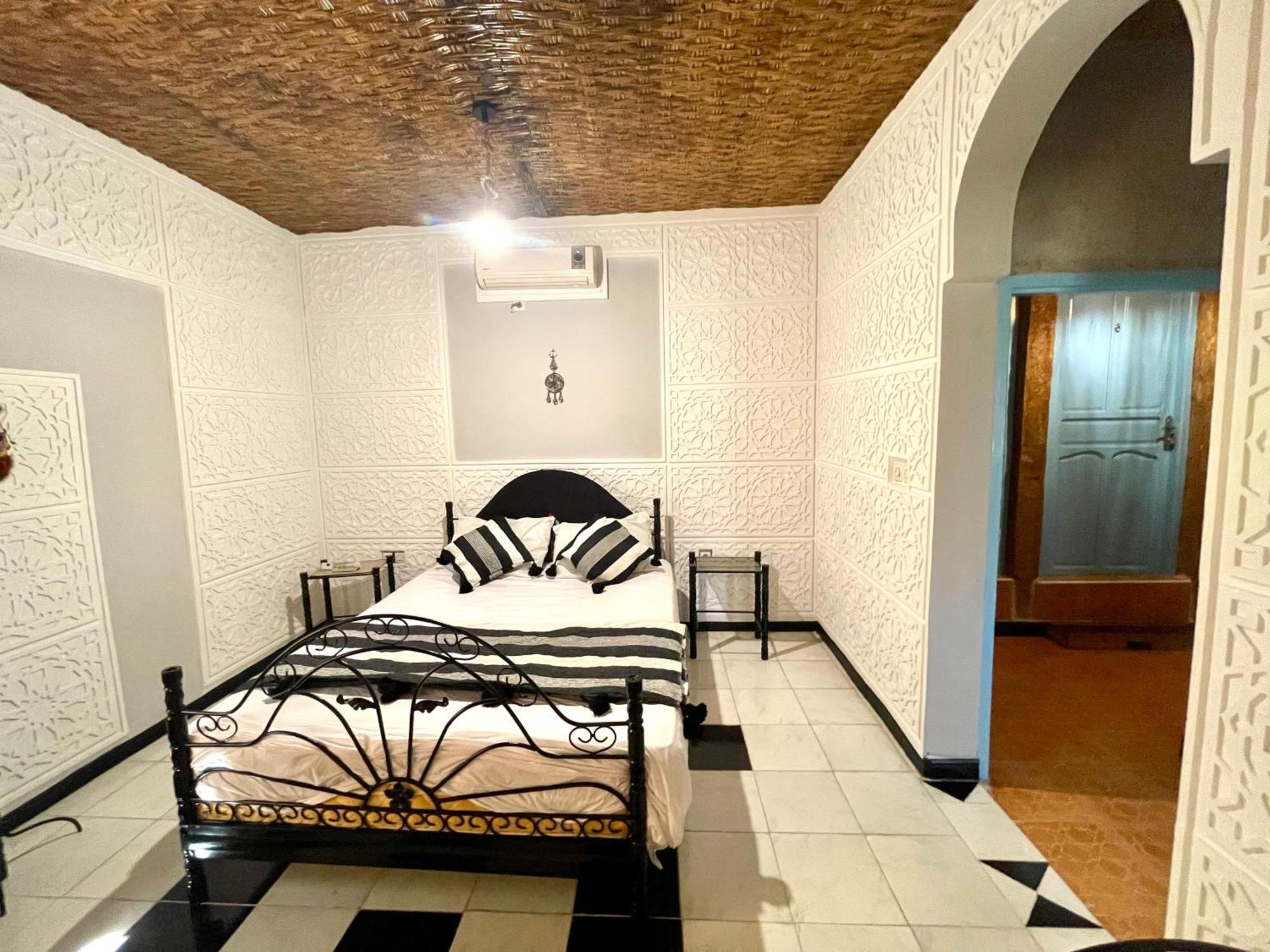 La Maison Traditionnelle Hotel Et Guesthouse Tafraout Exterior photo
